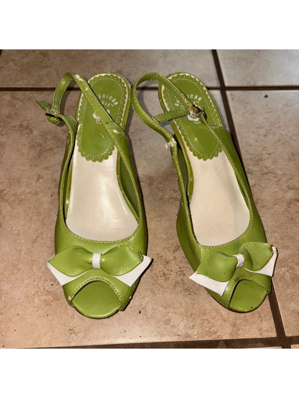 Green and White Vintage Y2K Fairycore American Eagle Heel with a bow